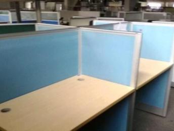 12月新入120套0.9x0.6m屏風(fēng)辦公桌甩賣中，上海辦公用品超值優(yōu)惠